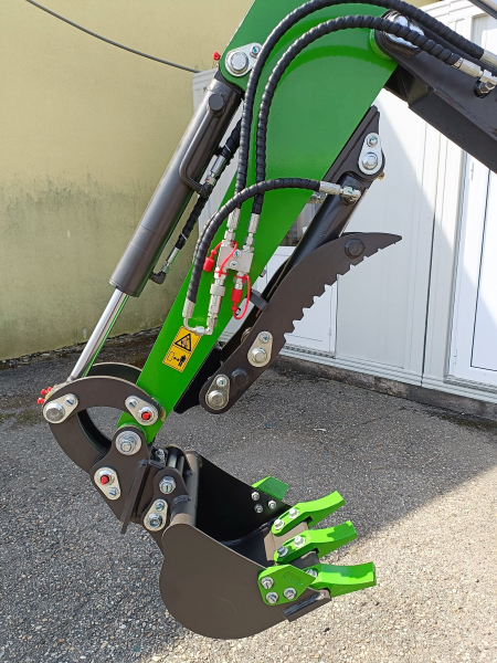 Aktionsangebot: Minibagger PRO 1,27 t inkl. Schaufel 300 mm,  Hydraulischen Daumengreifer und Schnellkuppler